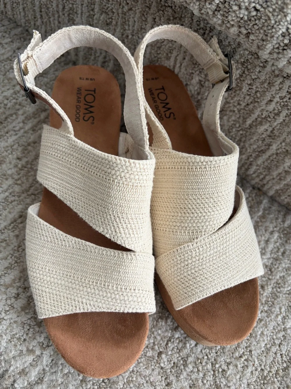 Toms like new
